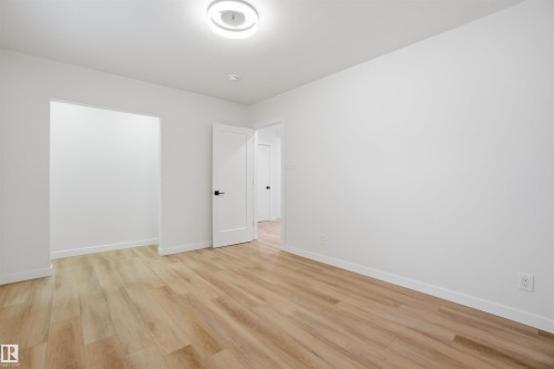 5711 95 Avenue, Edmonton, AB - Indoor Photo Showing Other Room