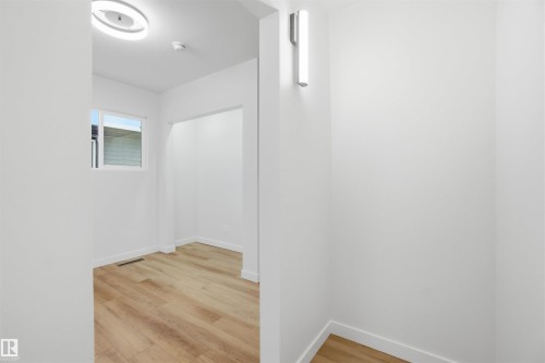 5711 95 Avenue, Edmonton, AB - Indoor Photo Showing Other Room