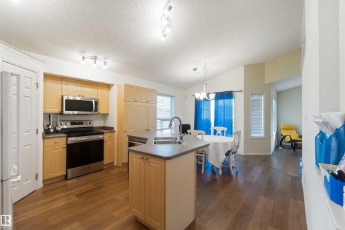 10 Heatherglen Drive, Spruce Grove, AB - Indoor Photo Showing Kitchen With Double Sink