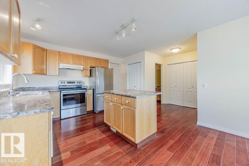 5 Highwood Boulevard, Devon, AB - Indoor Photo Showing Kitchen