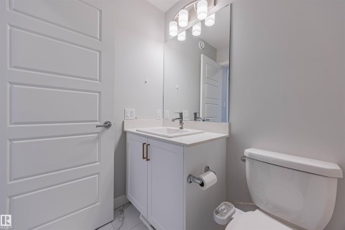 1745 Plum Crescent Sw, Edmonton, AB - Indoor Photo Showing Bathroom