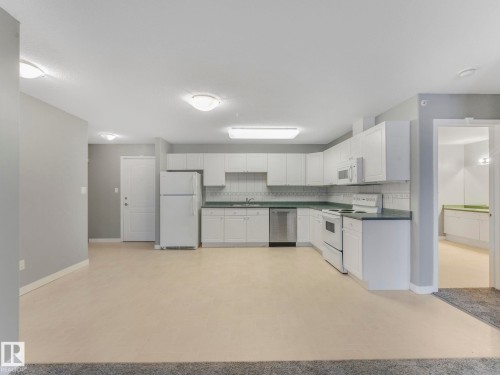 407 592 Hooke Road, Edmonton, AB - Indoor Photo Showing Kitchen