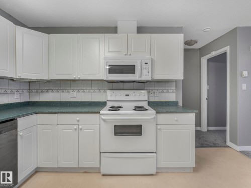 407 592 Hooke Road, Edmonton, AB - Indoor Photo Showing Kitchen