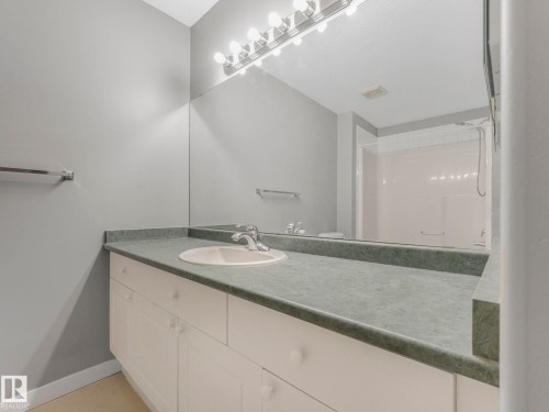 407 592 Hooke Road, Edmonton, AB - Indoor Photo Showing Bathroom