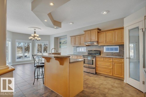 14816 16 Street Nw, Edmonton, AB - Indoor Photo Showing Kitchen