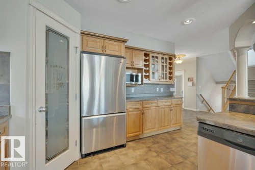 14816 16 Street Nw, Edmonton, AB - Indoor Photo Showing Kitchen