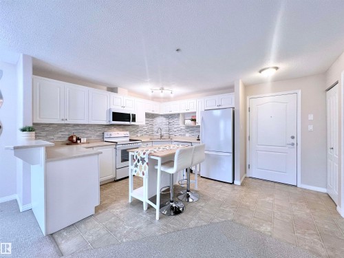 206 111 Edwards Drive, Edmonton, AB - Indoor Photo Showing Kitchen