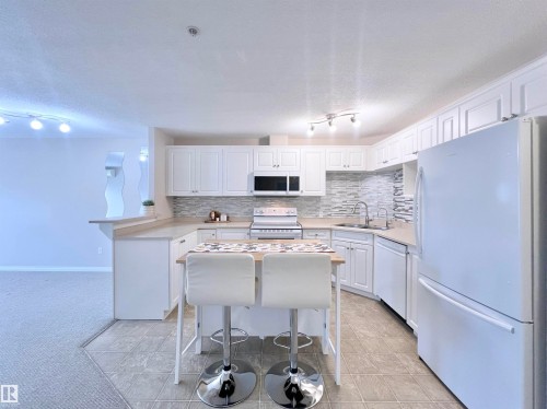 206 111 Edwards Drive, Edmonton, AB - Indoor Photo Showing Kitchen