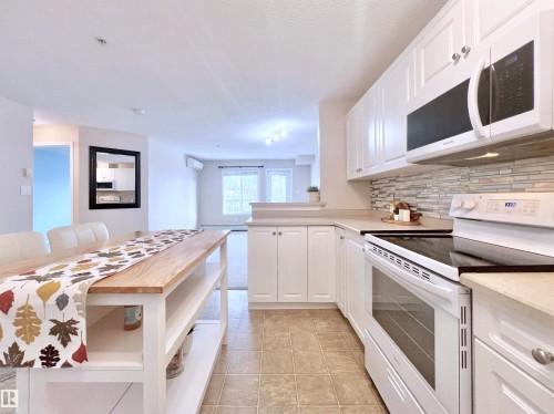 206 111 Edwards Drive, Edmonton, AB - Indoor Photo Showing Kitchen
