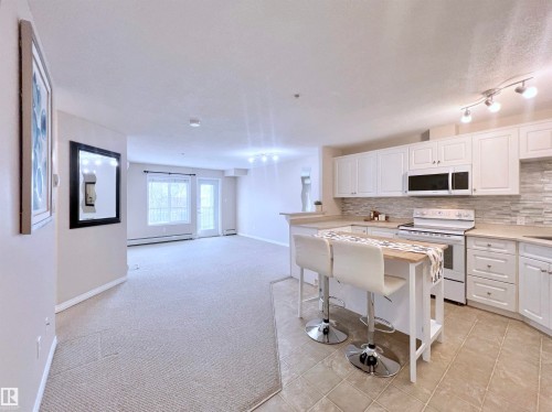206 111 Edwards Drive, Edmonton, AB - Indoor Photo Showing Kitchen