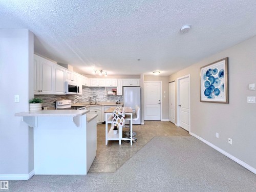 206 111 Edwards Drive, Edmonton, AB - Indoor Photo Showing Kitchen