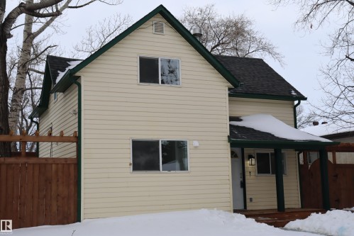 Sit on the front veranda and enjoy your morning coffee watching the sun come up. - 4508 52 St., Wetaskiwin, AB - Outdoor With Exterior