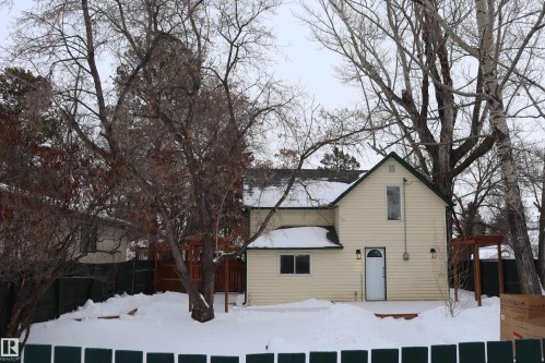 Large back yard with mature trees. Completely fenced - 4508 52 St., Wetaskiwin, AB - Outdoor