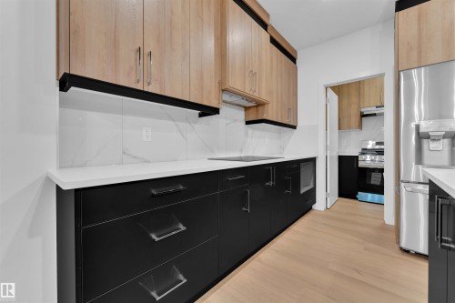 204 Crystal Creek Drive, Leduc, AB - Indoor Photo Showing Kitchen