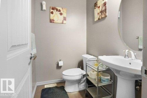 1533 36B Avenue, Edmonton, AB - Indoor Photo Showing Bathroom