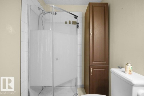 1533 36B Avenue, Edmonton, AB - Indoor Photo Showing Bathroom