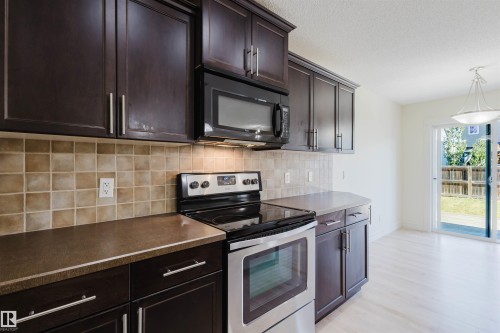 33 Catalina Ct, Fort Saskatchewan, AB - Indoor Photo Showing Kitchen