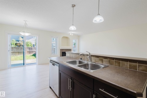 33 Catalina Ct, Fort Saskatchewan, AB - Indoor Photo Showing Kitchen With Double Sink