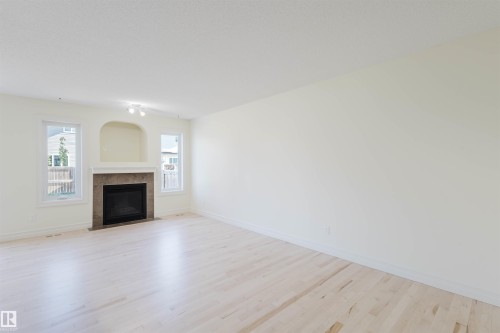 33 Catalina Ct, Fort Saskatchewan, AB - Indoor Photo Showing Living Room With Fireplace