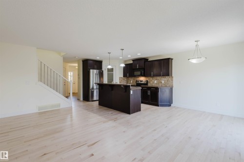 33 Catalina Ct, Fort Saskatchewan, AB - Indoor Photo Showing Kitchen