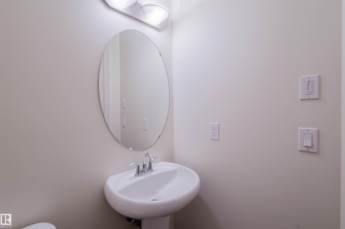 33 Catalina Ct, Fort Saskatchewan, AB - Indoor Photo Showing Bathroom