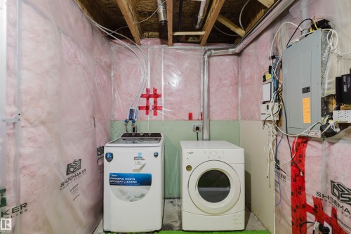 33 Catalina Ct, Fort Saskatchewan, AB - Indoor Photo Showing Laundry Room