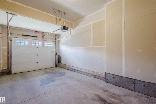 33 Catalina Ct, Fort Saskatchewan, AB - Indoor Photo Showing Garage
