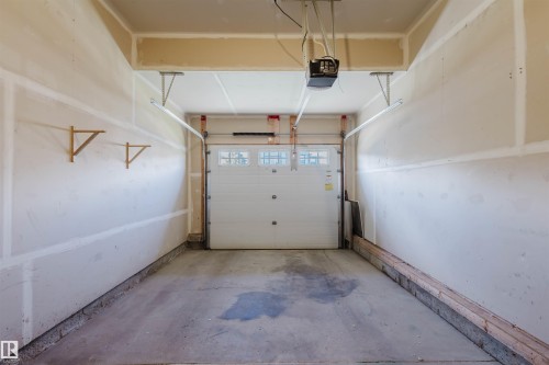 33 Catalina Ct, Fort Saskatchewan, AB - Indoor Photo Showing Garage