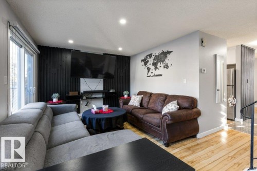 16487 115 Street, Edmonton, AB - Indoor Photo Showing Living Room