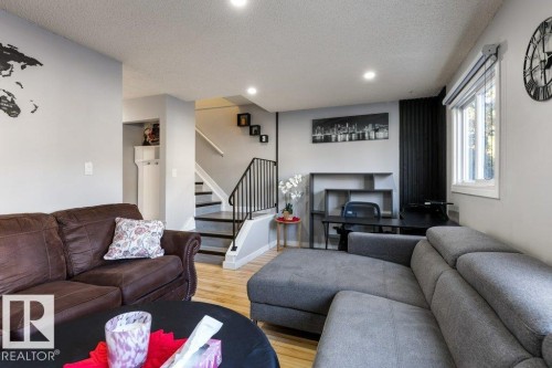 16487 115 Street, Edmonton, AB - Indoor Photo Showing Living Room