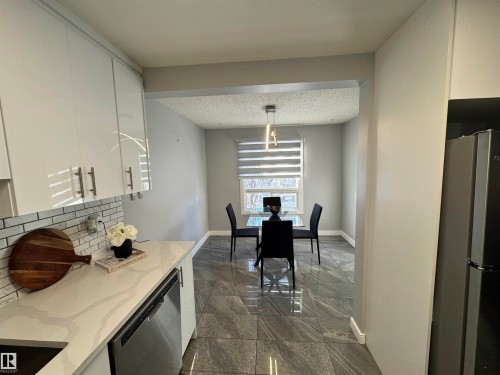 16487 115 Street, Edmonton, AB - Indoor Photo Showing Kitchen With Upgraded Kitchen