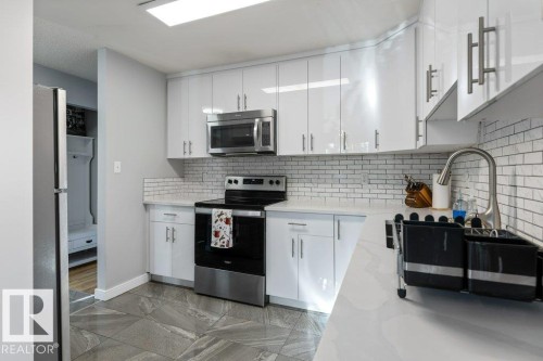 16487 115 Street, Edmonton, AB - Indoor Photo Showing Kitchen