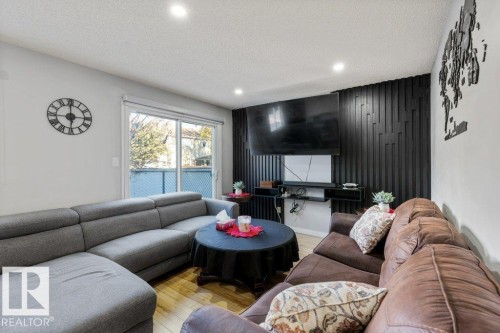 16487 115 Street, Edmonton, AB - Indoor Photo Showing Living Room