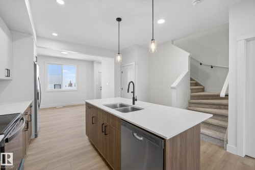 119 Brickyard Drive, Stony Plain, AB - Indoor Photo Showing Kitchen With Double Sink With Upgraded Kitchen