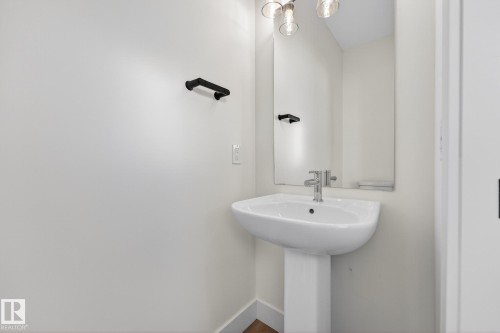 10241 92A Avenue, Morinville, AB - Indoor Photo Showing Bathroom