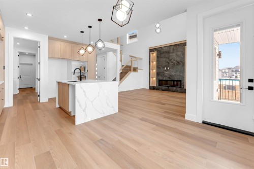 152 Edgewater Circle, Leduc, AB - Indoor Photo Showing Kitchen With Upgraded Kitchen