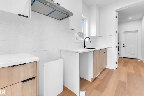 152 Edgewater Circle, Leduc, AB - Indoor Photo Showing Kitchen