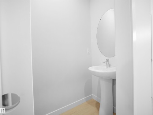 15180 28 Street, Edmonton, AB - Indoor Photo Showing Bathroom