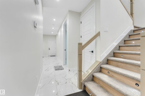 16916 47 Street, Edmonton, AB - Indoor Photo Showing Other Room