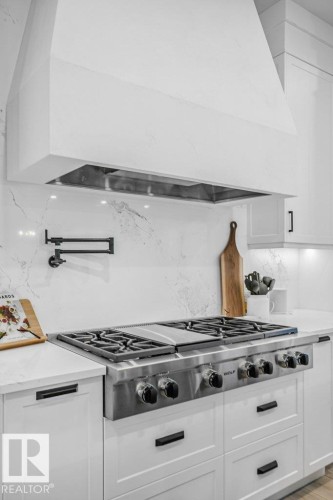 42 2307 Twp Road 522, Rural Parkland County, AB - Indoor Photo Showing Kitchen With Upgraded Kitchen