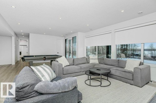 42 2307 Twp Road 522, Rural Parkland County, AB - Indoor Photo Showing Living Room