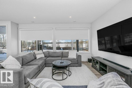 42 2307 Twp Road 522, Rural Parkland County, AB - Indoor Photo Showing Living Room