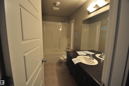407 10518 113 Street, Edmonton, AB - Indoor Photo Showing Bathroom