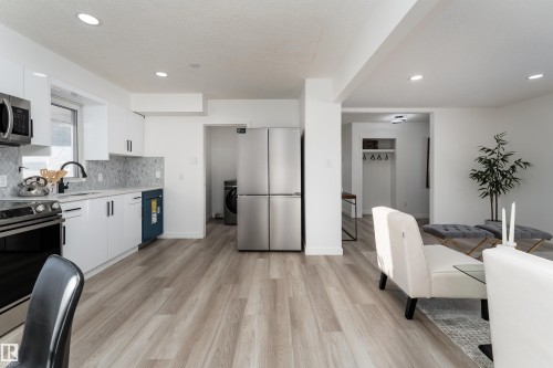 13307 116 Avenue, Edmonton, AB - Indoor Photo Showing Kitchen With Upgraded Kitchen