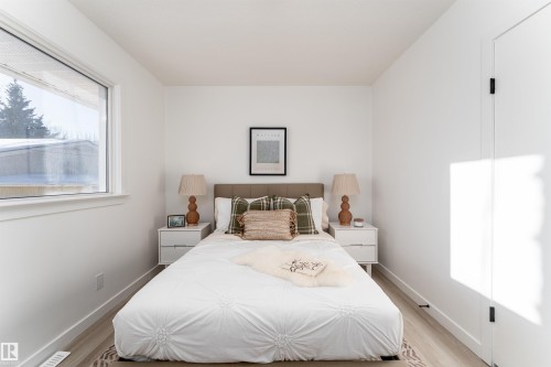 13307 116 Avenue, Edmonton, AB - Indoor Photo Showing Bedroom