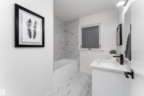 13307 116 Avenue, Edmonton, AB - Indoor Photo Showing Bathroom