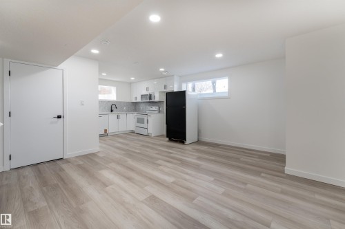 13307 116 Avenue, Edmonton, AB - Indoor