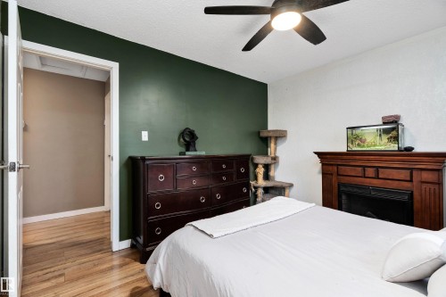 33 Wild Hay Drive, Devon, AB - Indoor Photo Showing Bedroom