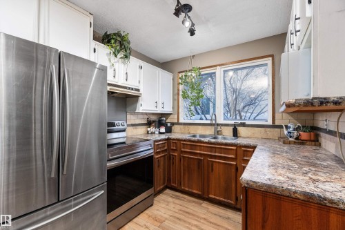 33 Wild Hay Drive, Devon, AB - Indoor Photo Showing Kitchen With Stainless Steel Kitchen With Double Sink