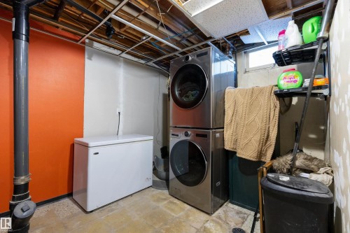 33 Wild Hay Drive, Devon, AB - Indoor Photo Showing Laundry Room